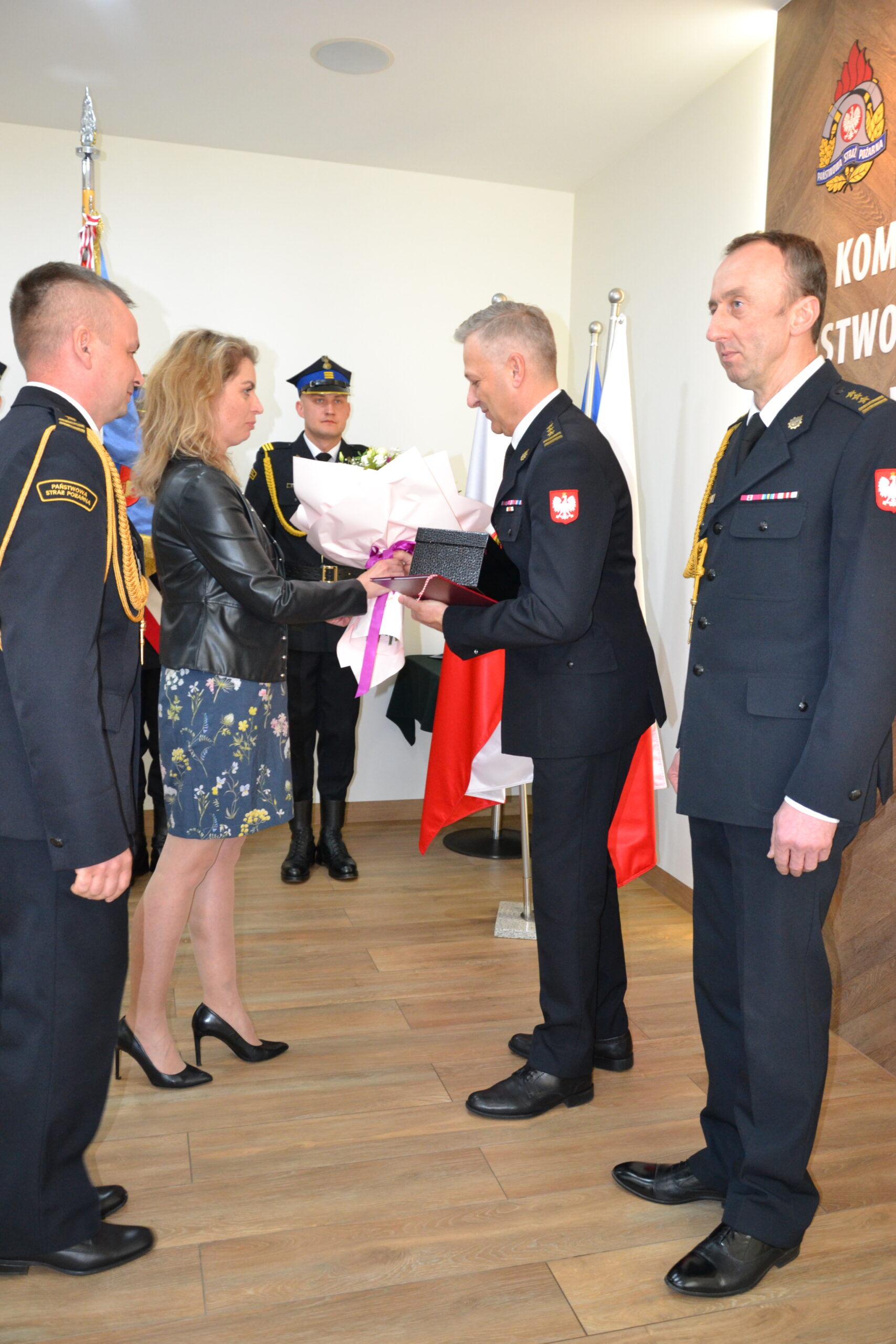 Gratulacje i wręczenie kwiatów nowo powołanemu Komendantowi Powiatowemu Państwowej Straży Pożarnej w Parczewie